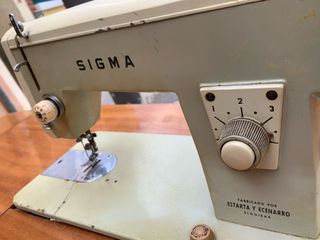 Máquina de coser Sigma antigua