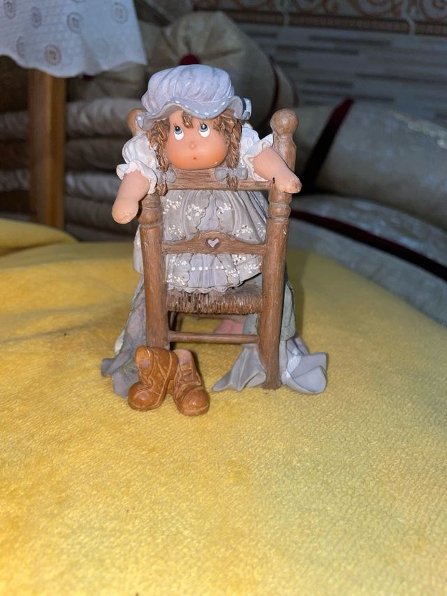 Figura niña Cuqui artesanal a mano años 80