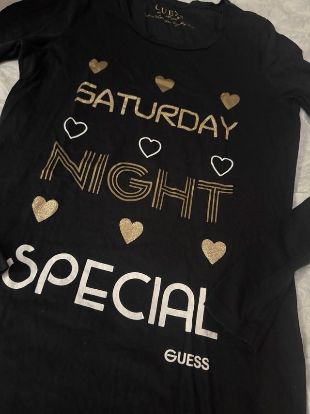 Camiseta Guess Negra y Dorada
