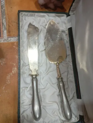 Set di 6 cucchiaini in alpaca, spatola per torte e spazzolino.