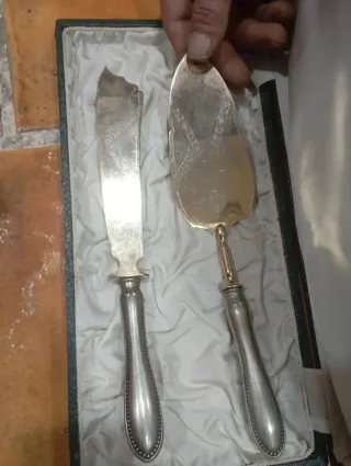 Set di 6 cucchiaini in alpaca, spatola per torte e spazzolino.