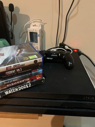 Consola PS4 Pro 1TB Negra + 5 Juegos y 1 mando