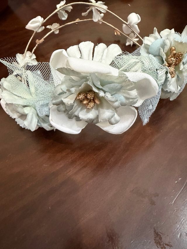 Tocado comunión niña azul y dorado