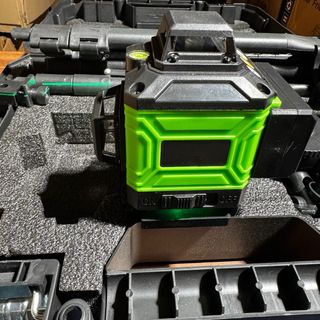 Nivel láser con trípode y maletín