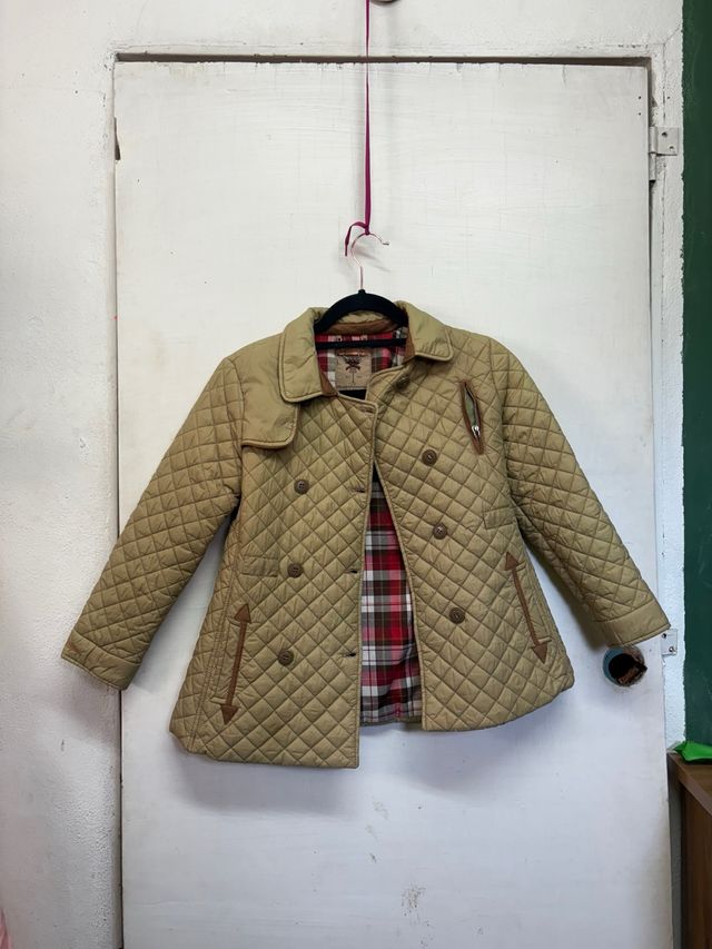 Chaqueta acolchada beige con cuadros