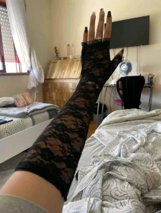 Mangas guantes encaje flores negras