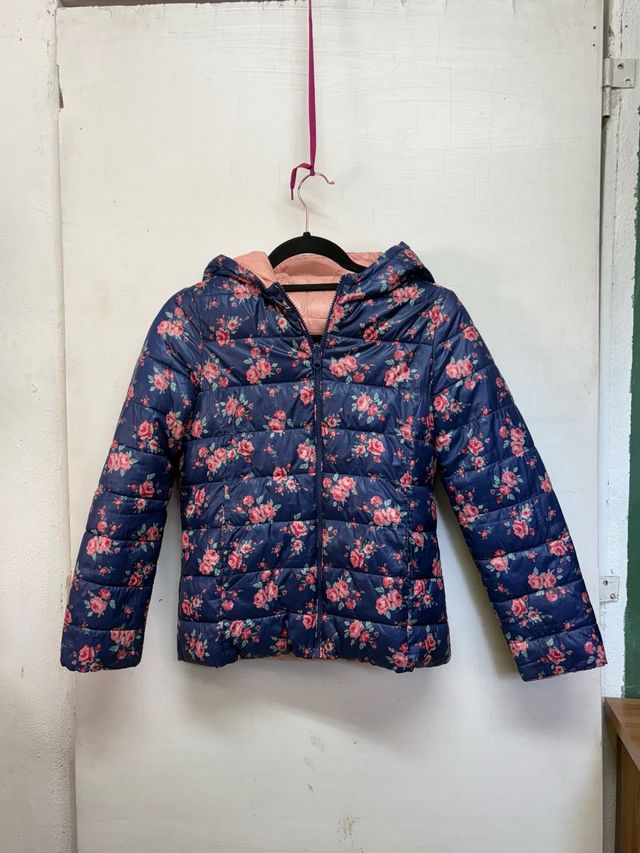 Chaqueta floral azul y rosa