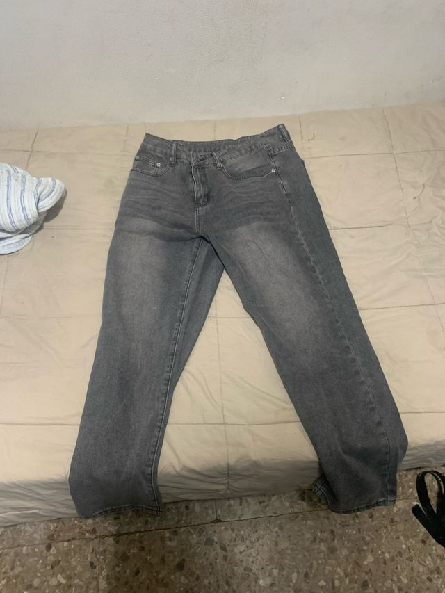 Pantalón baggy gris