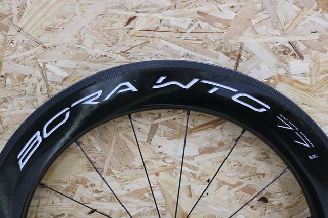 Rueda delantera Campagnolo Bora WTO 77 carbono