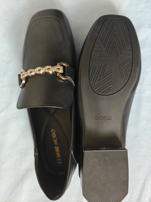 Mocasines de piel negros con detalle