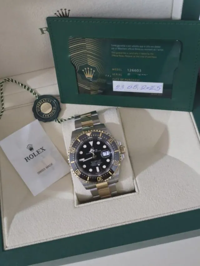 Rolex Sea Dweller 126603 Negro/Dorado