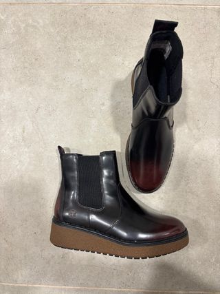 Botas Timberland negras y rojas