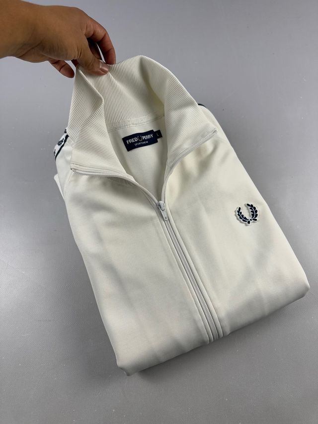 Sudadera Fred Perry Blanca con Logo
