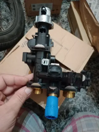 Gruppo di ritorno per scaldabagni Chaffoteaux e Ariston IDA 65119770-01