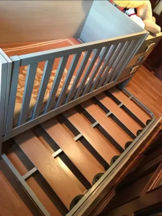 Cuna convertible a cama infantil