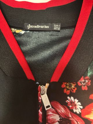 Chaqueta Stradivarius flores