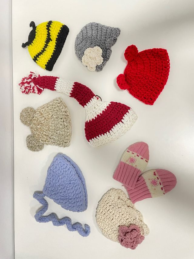 Gorros y manoplas de bebé crochet
