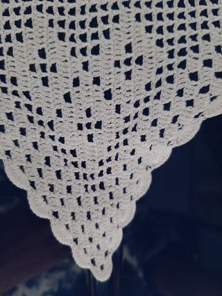 Tenda di lino con pizzo artigianale all'uncinetto