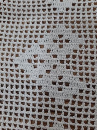 Tenda di lino con pizzo artigianale all'uncinetto