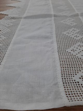 Tenda di lino con pizzo artigianale all'uncinetto