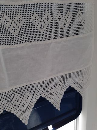 Tenda di lino con pizzo artigianale all'uncinetto