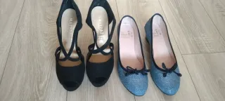 Zapatos de fiesta y manoletinas negros y azules,