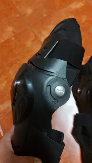 Joelheiras Off Road SHOT