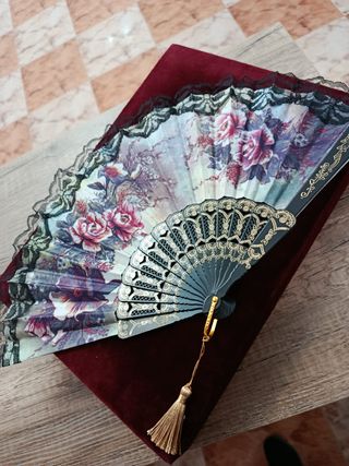 Abanico Fallera Floral Encaje Negro Dorado