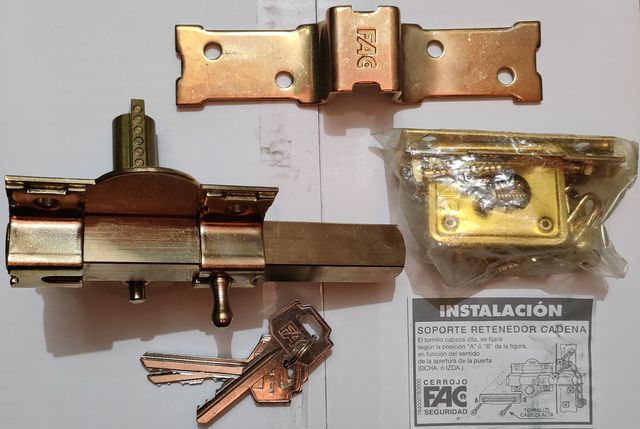 Cerradura FAC dorada con llaves y soporte