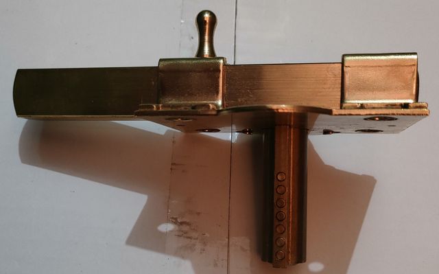 Cerradura FAC dorada con llaves y soporte