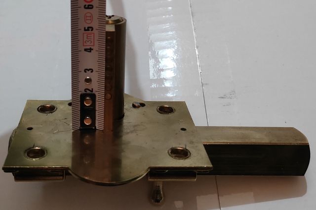 Cerradura FAC dorada con llaves y soporte