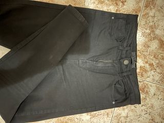 Pantalón vaquero negro