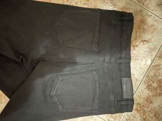 Pantalón vaquero negro