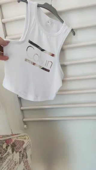 Camiseta Calvin Klein Crop Top Talla S