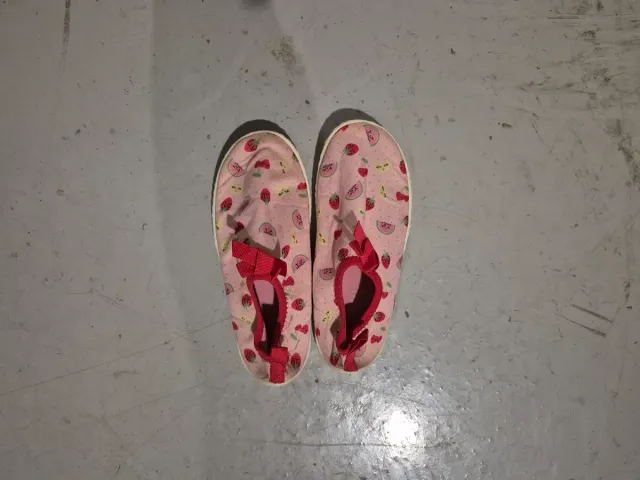 Escarpines niña playa/río estampado fresas