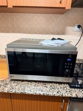 Microondas LG MJ3965ACS 4 en 1 Grill Horno