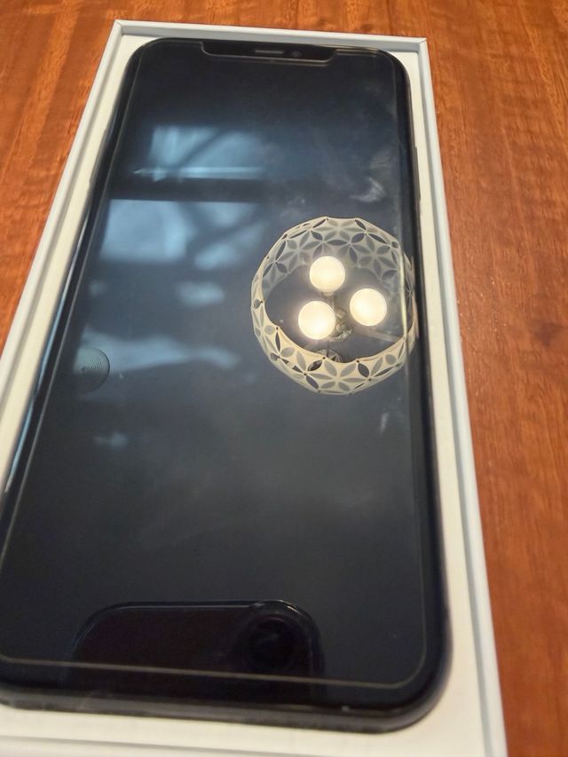 iPhone 11 128GB Negro + Cargador