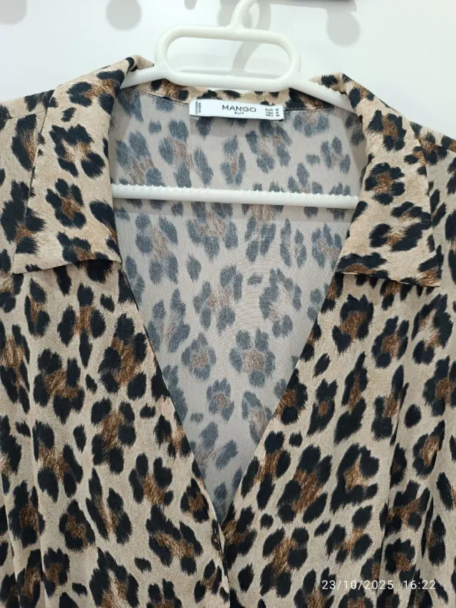 Vestido estampado animal print manga corta