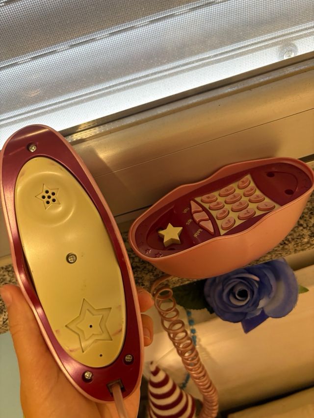 Teléfono Bratz Labios Rosa Funcional Con cable