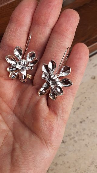 Pendientes plateados forma de flor
