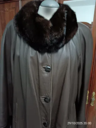 Abrigo de napa con cuello de pelo