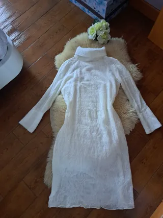 Vestido blanco cuello alto Zara