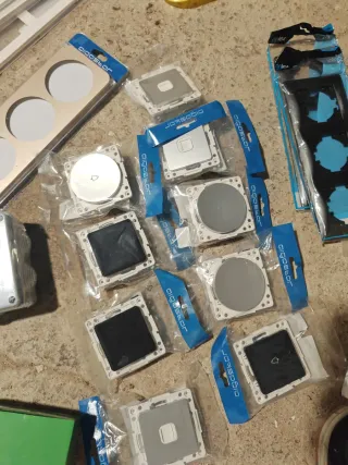 9 interruptores, cuadros y timbres de luz