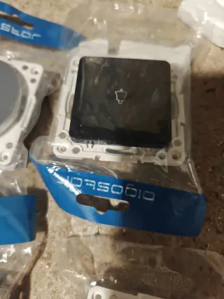 9 interruptores, cuadros y timbres de luz