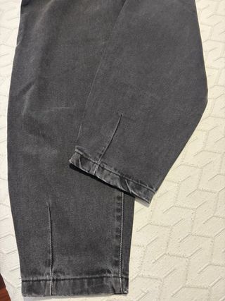 Pantalón vaquero Zara gris