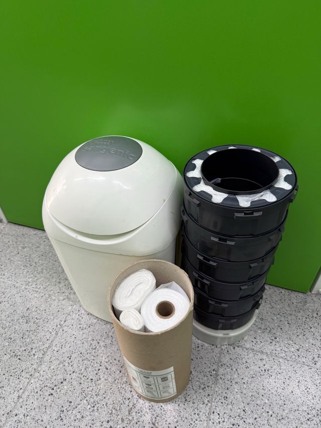 Pañalera Tommee Tippee + 7 recambios