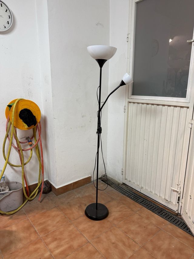 Lámpara de pie moderna