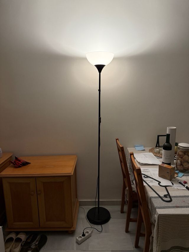 Lámpara de pie moderna