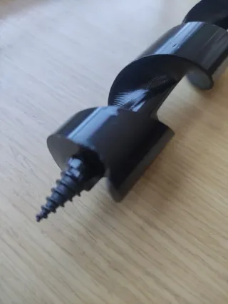 Broca helicoidal tipo barrena para madera.