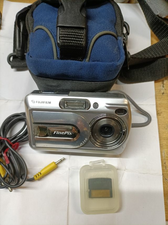 Cámara Fujifilm FinePix Plata y Azul